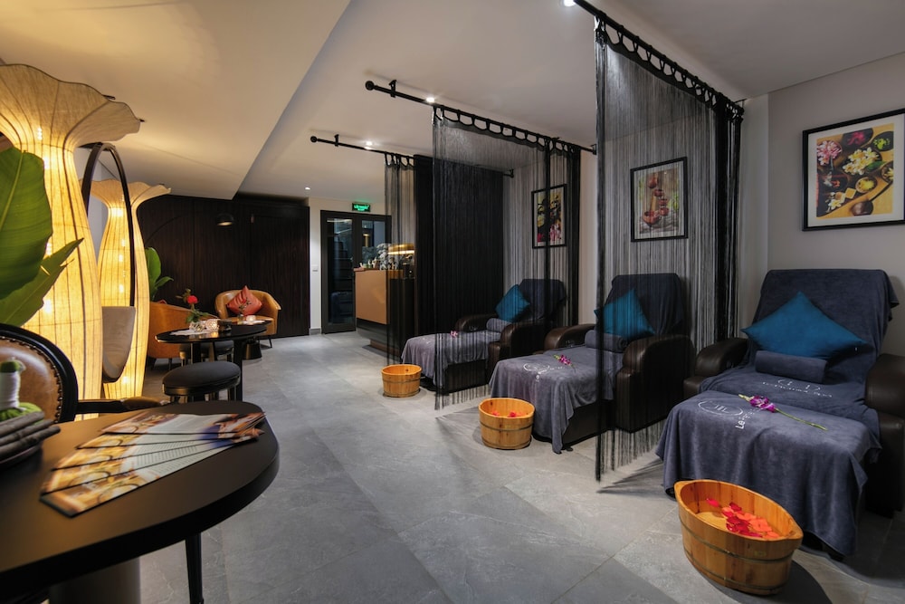 Le Premier Hotel & Rooftop Bar 27/50