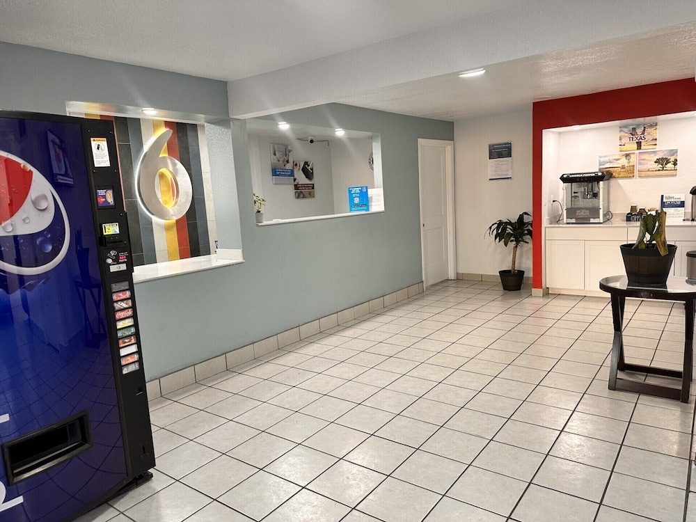 Lobby at Studio6 Borger, TX – Boom Town, BORGER - TX
