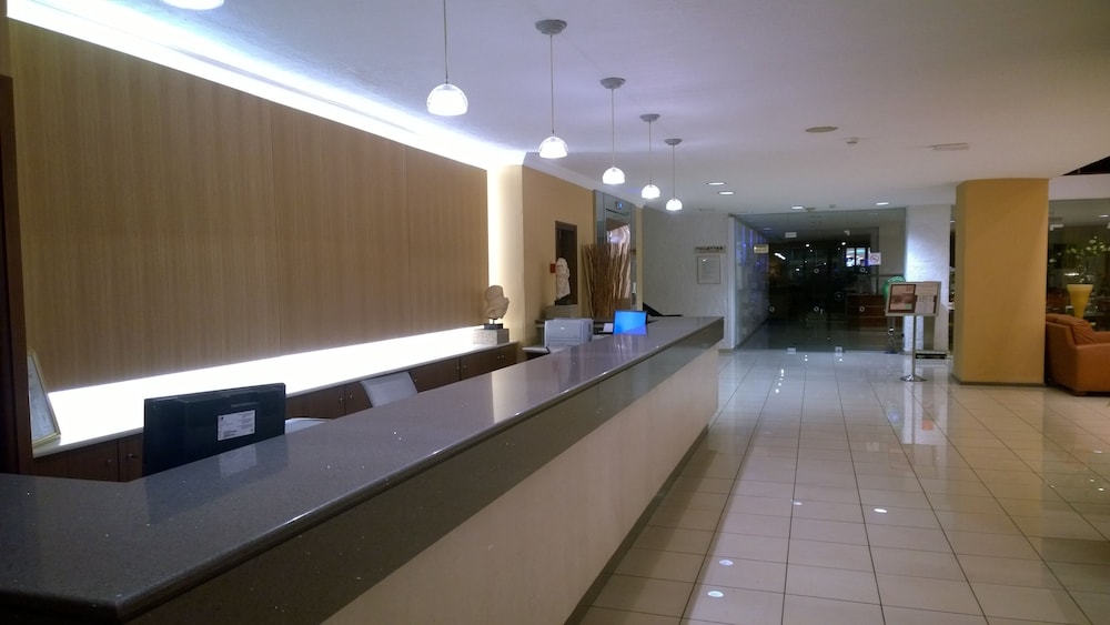 Athena Hotel 5/44