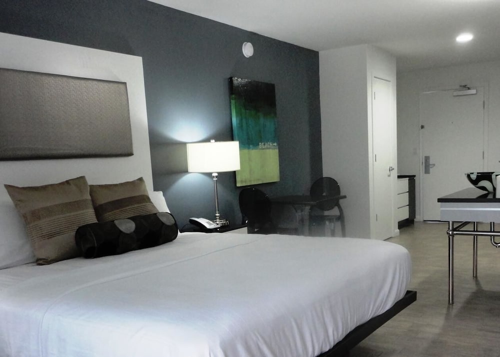 Room, King Bed, Ocean Front