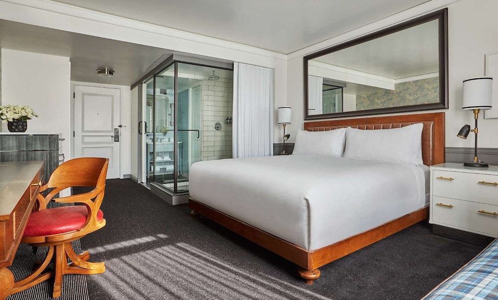Bay, King Bed