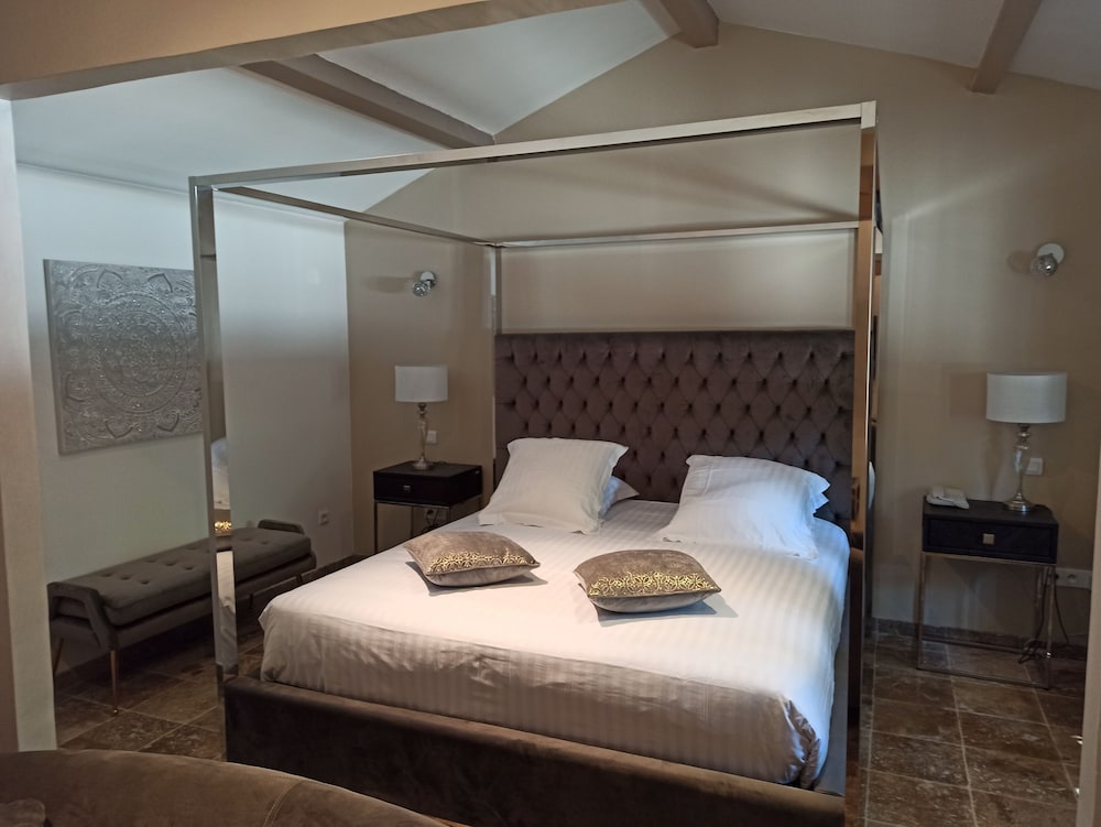 Deluxe, Suite, King Bed, Pool Side, Terrace