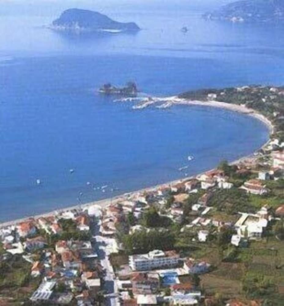 Vossos Hotel Apartments 38/41