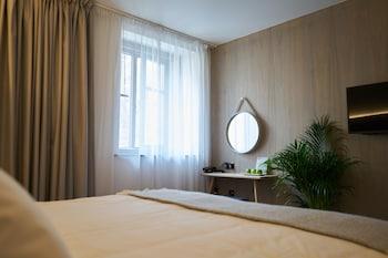 ROOM, DOUBLE BED