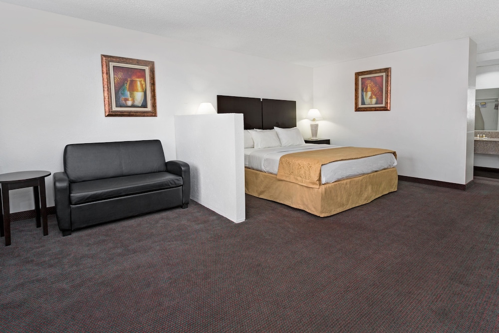 Days Inn & Suites by Wyndham Santa Rosa 16/30
