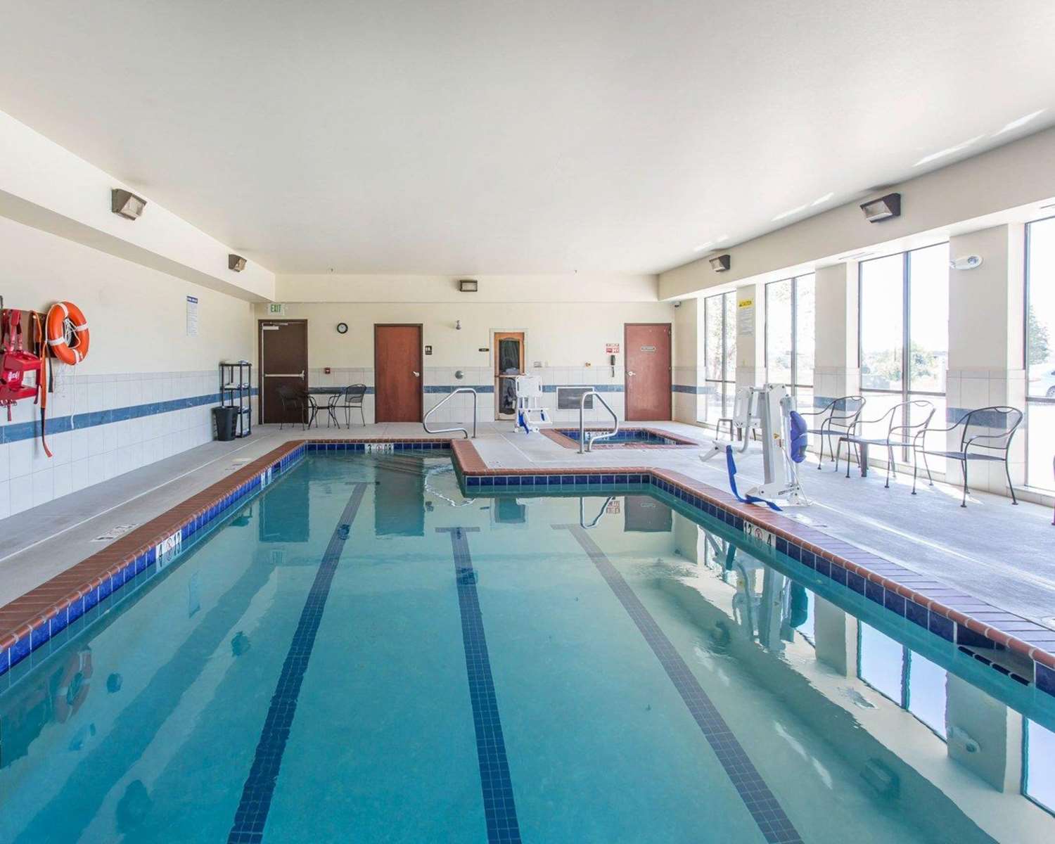 Comfort Inn & Suites Madisonville KY 20/33