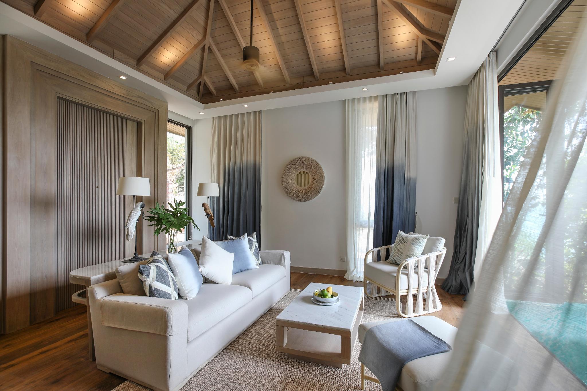 Pool, Villa, Queen Bed, Beach Front
