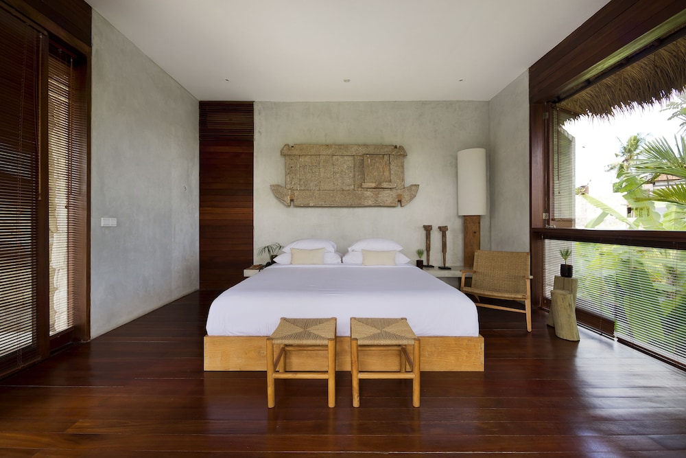 5 BEDROOMS, VILLA, POOL VIEW