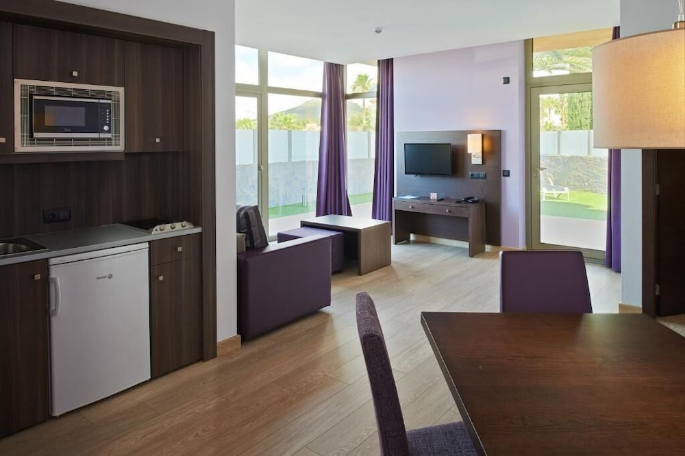 Marins Beach Club Adults Only 36/50