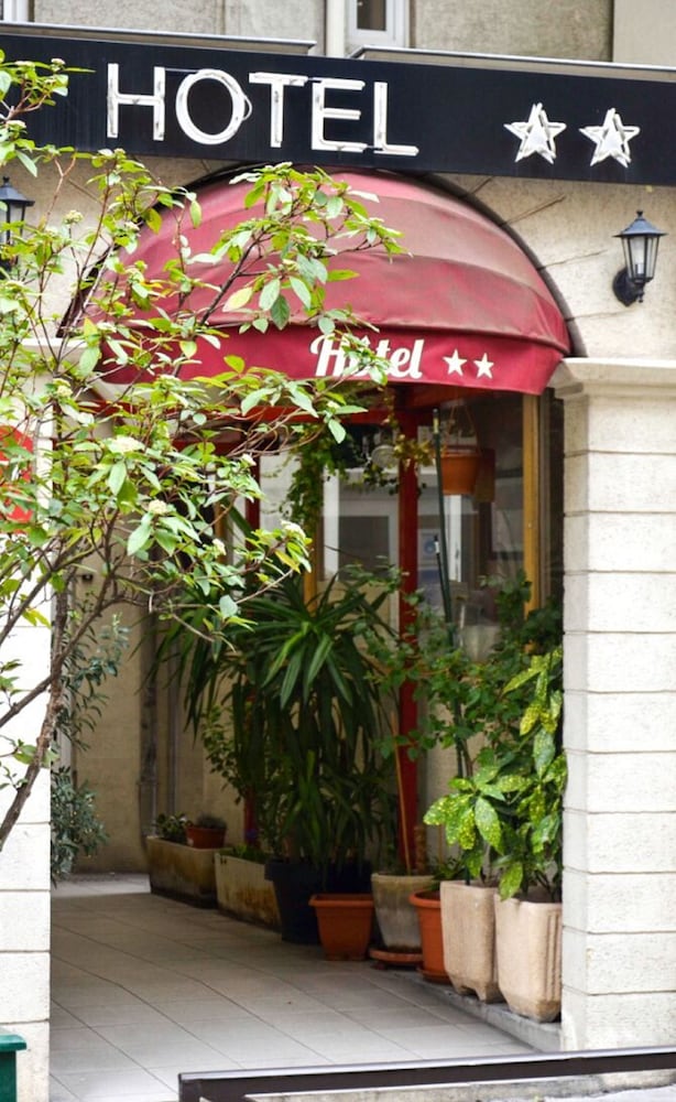 HOTEL DE LA PERDRIX ROUGE 6/71