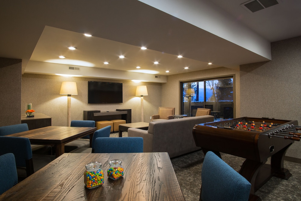 Hotel Azure Tahoe 17/39