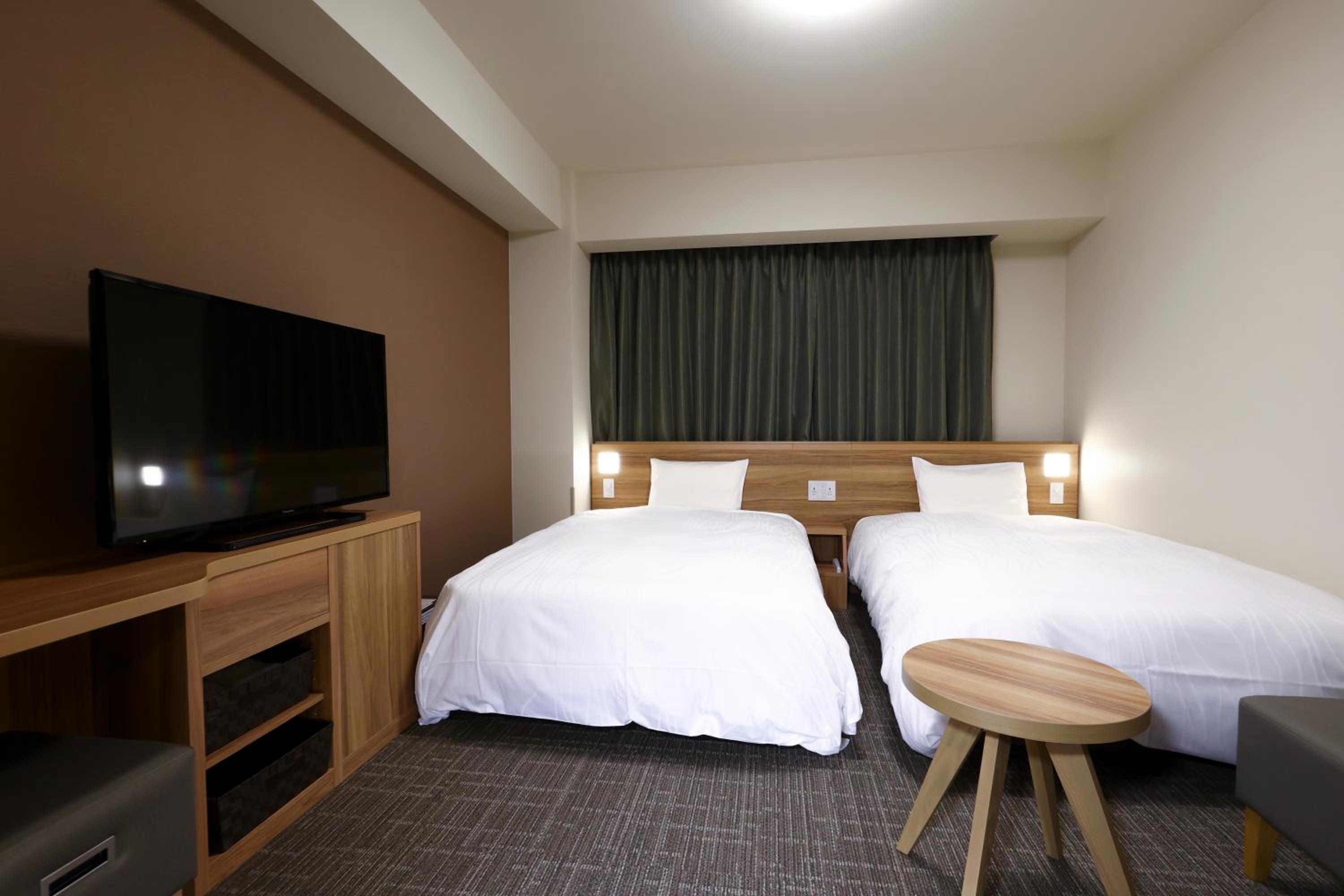 Moderate, Twin Beds