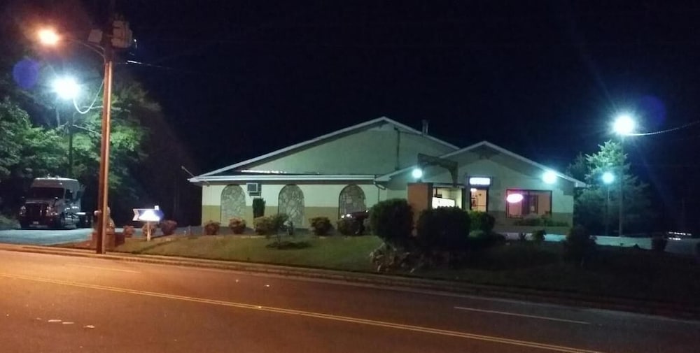 Loyalty Inn Rockingham 1/32