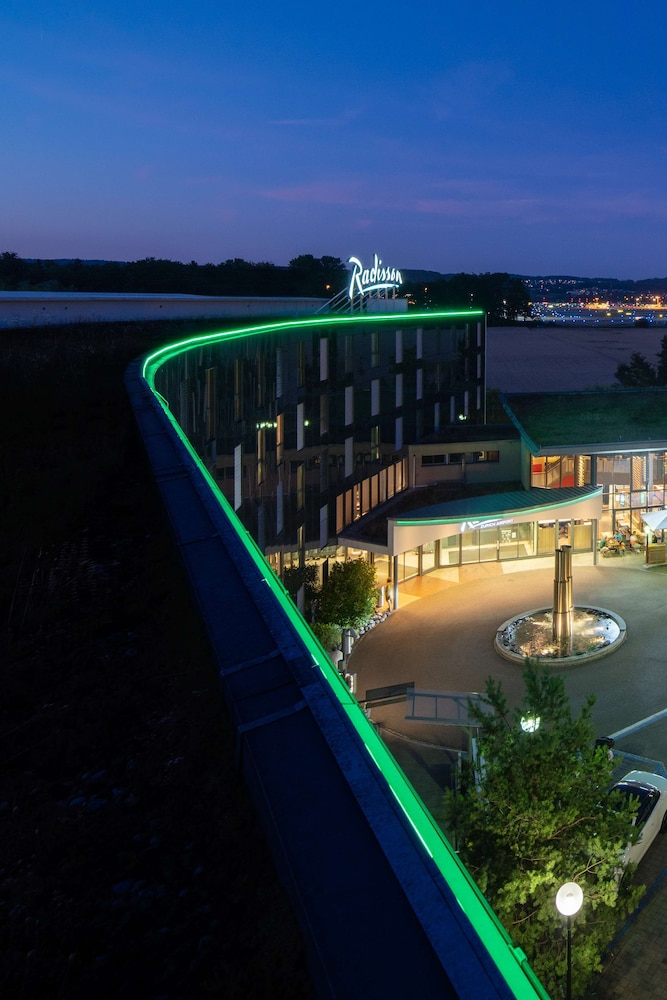 Radisson Hotel Zurich Airport in RUMLANG