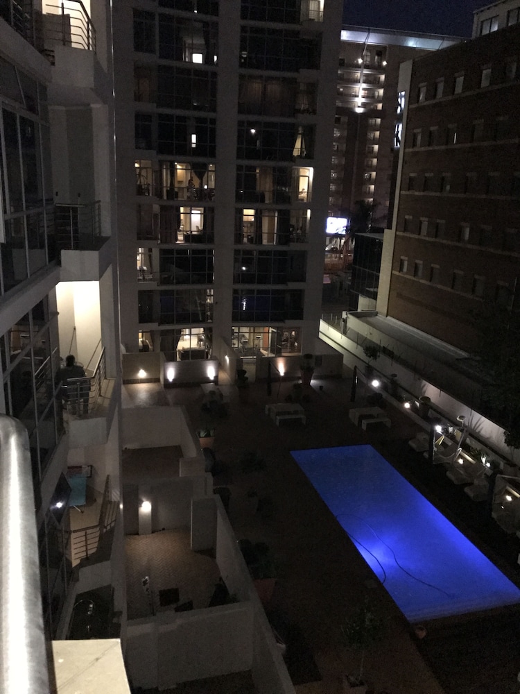 Sandton Apartments Hydro 4/73