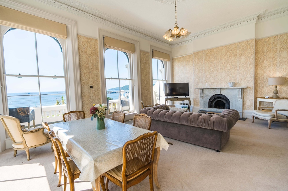 1 Elliot Terrace 35/50