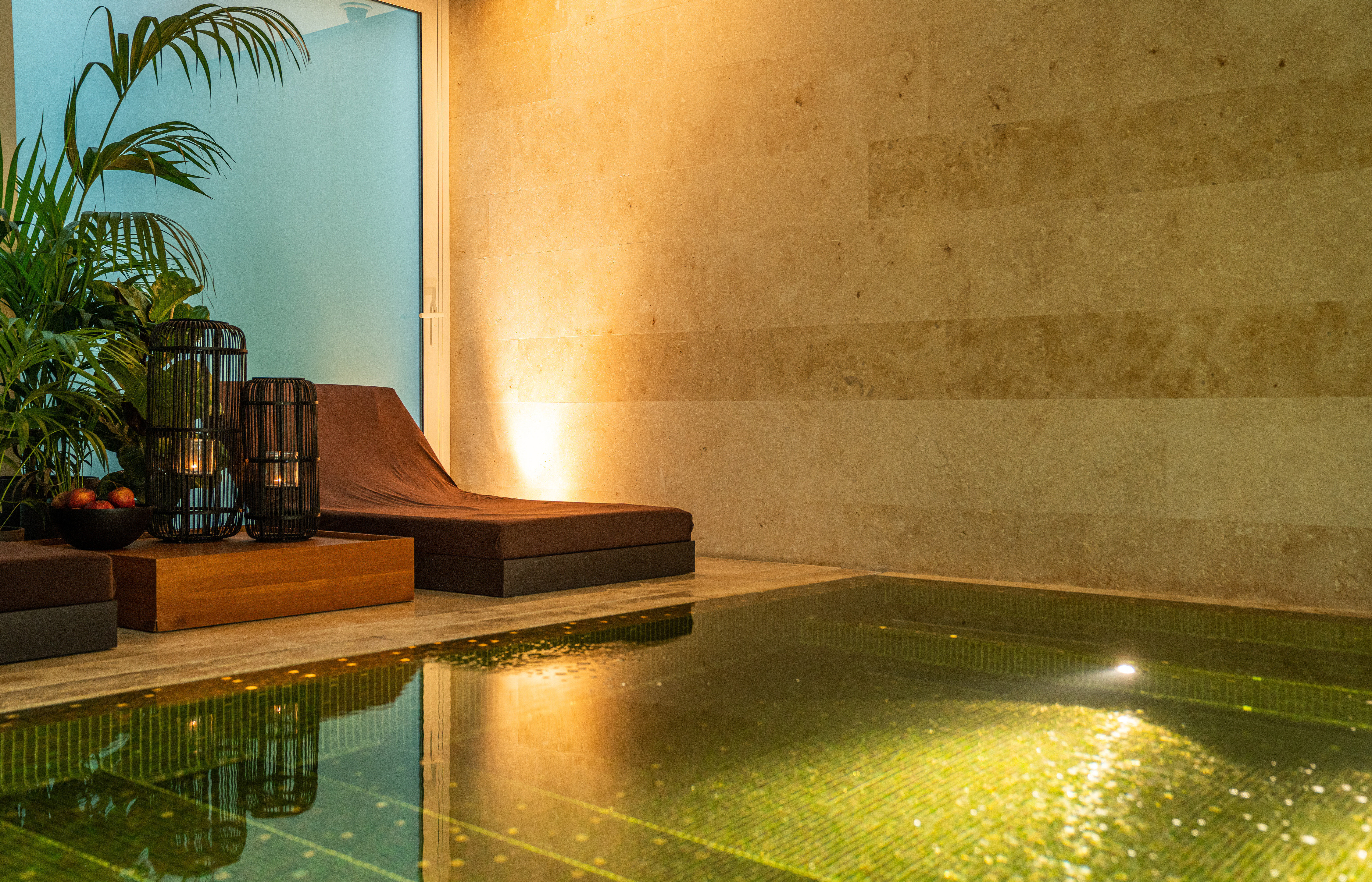C-HOTEL AND SPA 15/25
