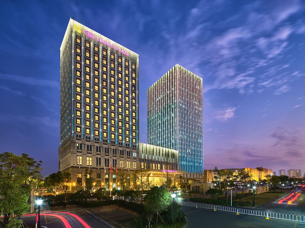 Crowne Plaza Wuhan Development Zone 1/82