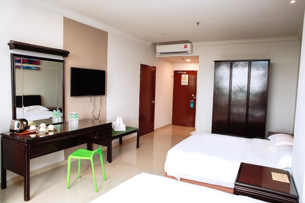 Deluxe, Executive, Family, 2 Queen Beds