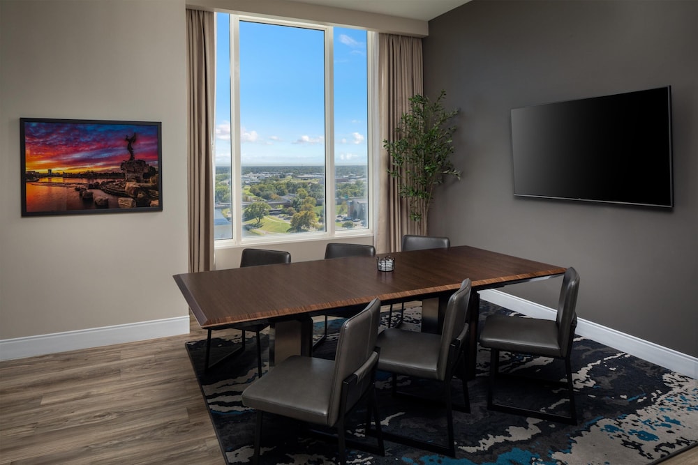 Hyatt Regency Wichita 72/80