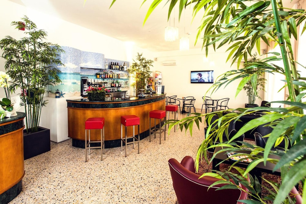 Hotel Confort 8/32