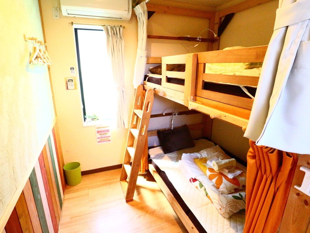 ECONOMY, TWIN BEDS
