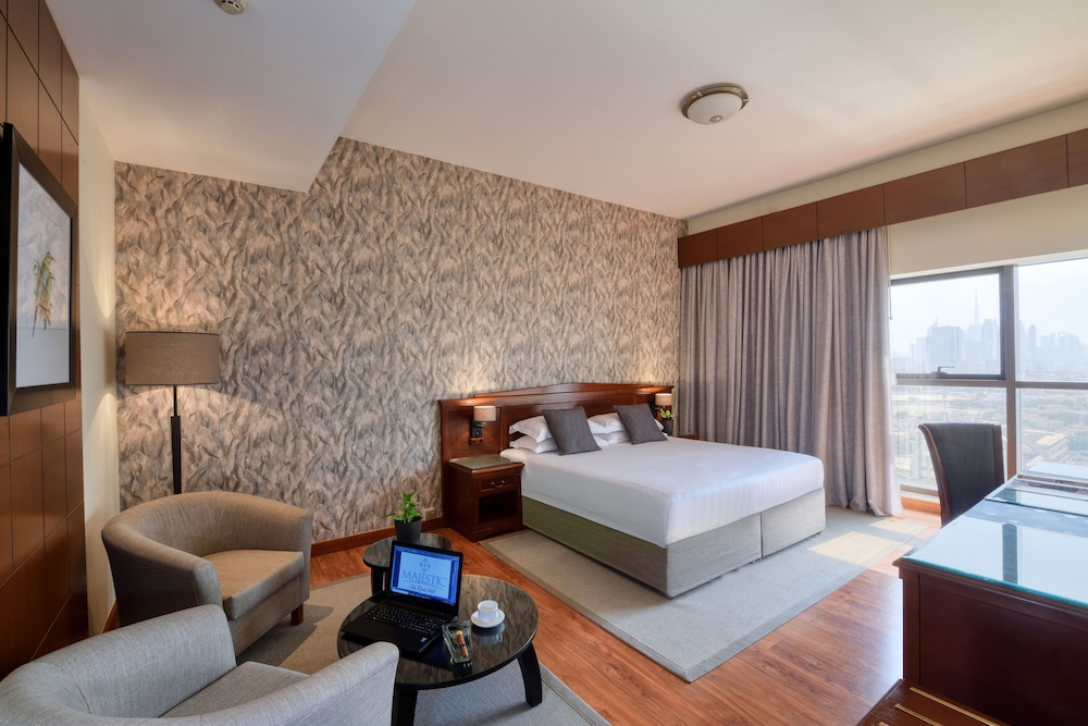 Majestic City Retreat Hotel 25/70