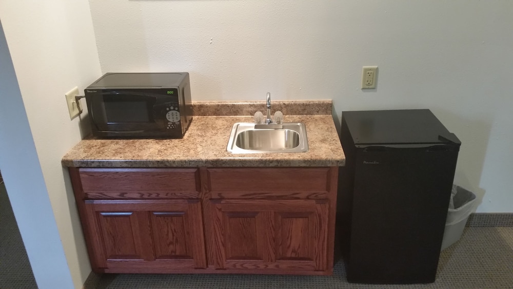 Woodfield Inn and Suites 4/60