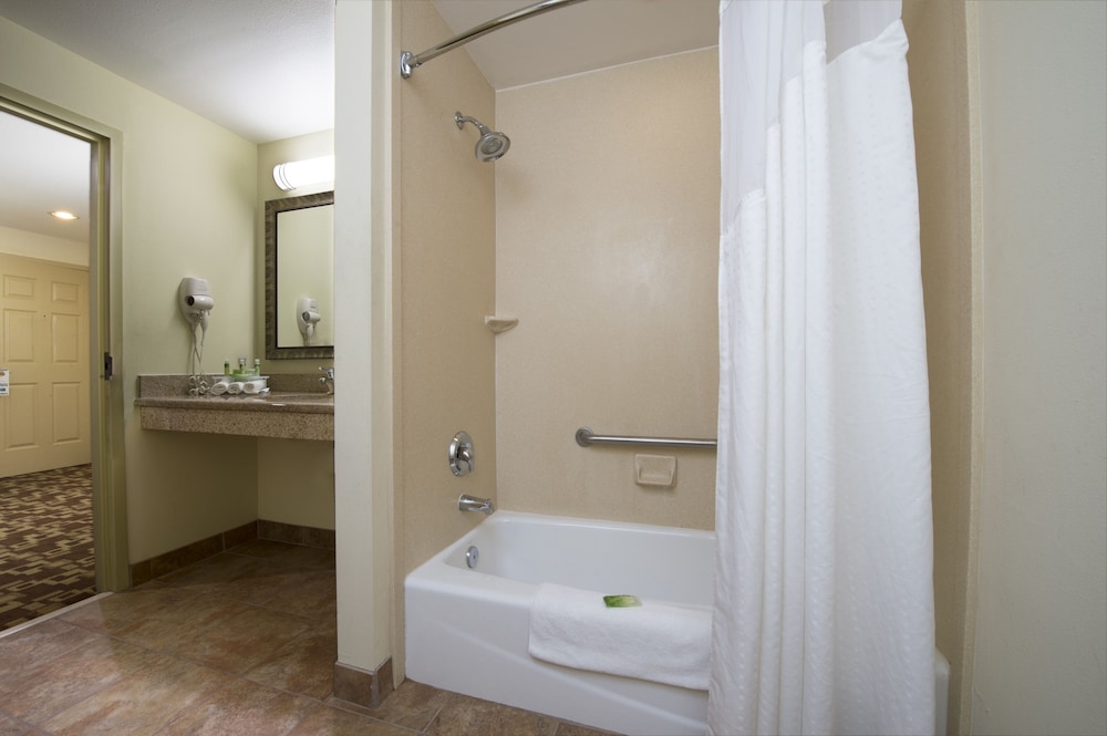 Holiday Inn Express and Suites Port St. Lucie West 15/50