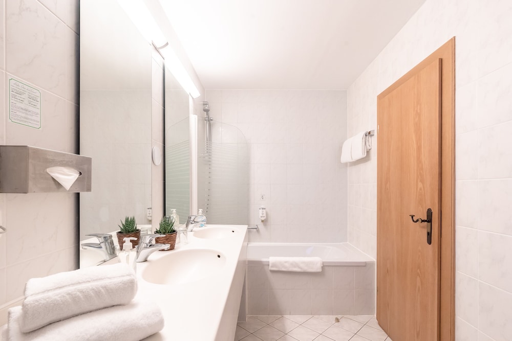 Hotel Sauerlacher Post 50/50