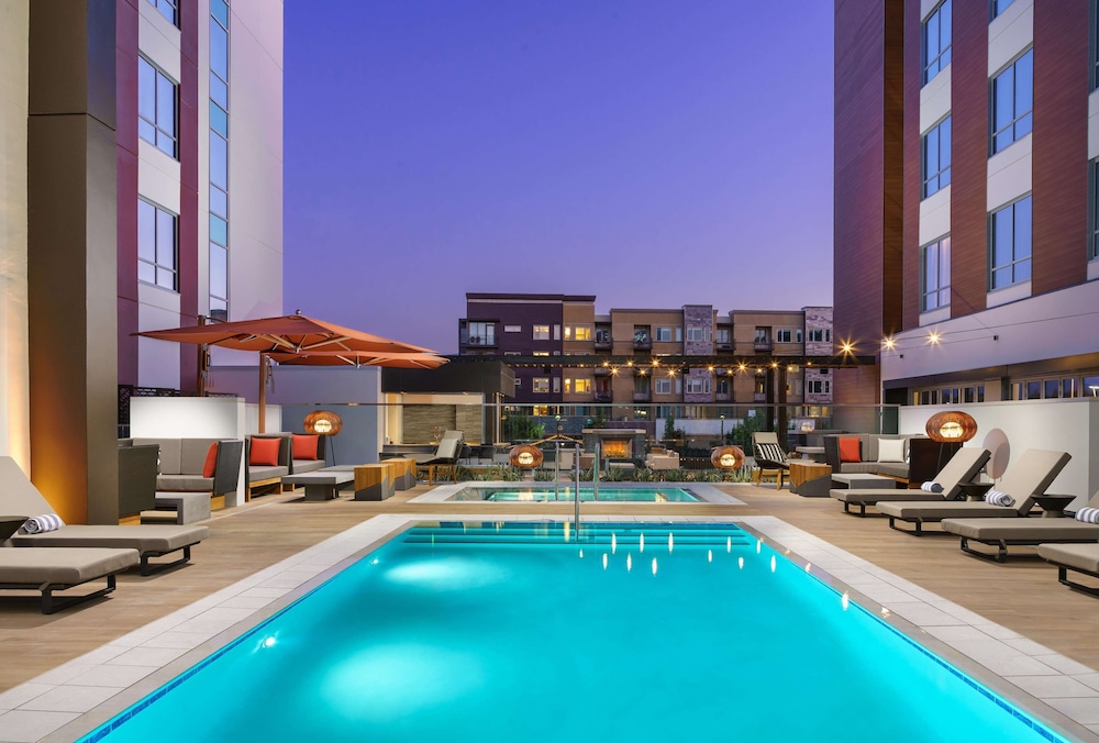 Hyatt Centric Mountain View 34/70