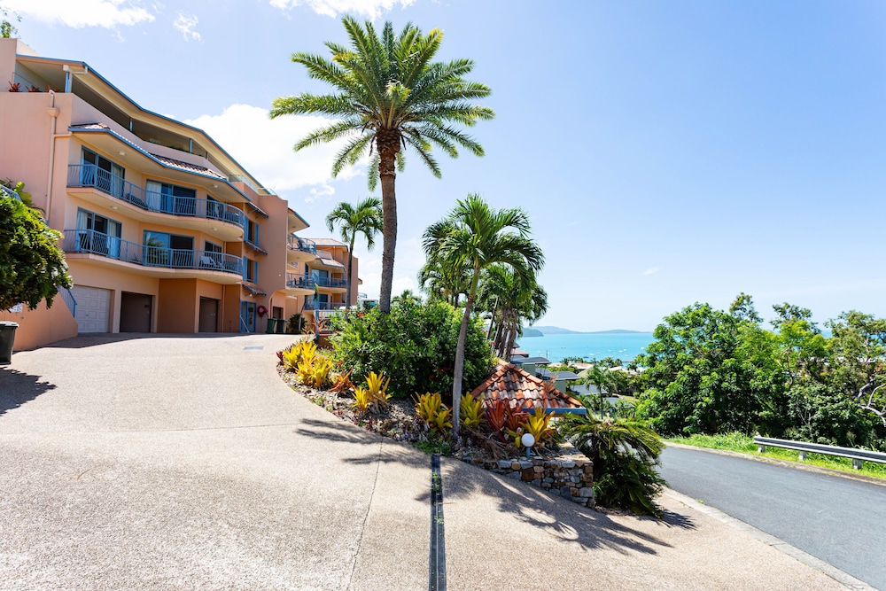 Seastar Apartments 42/50