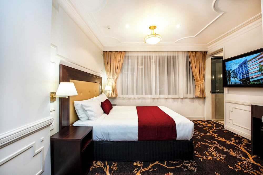 LUXURY, SUITE, QUEEN BED, BATHTUB