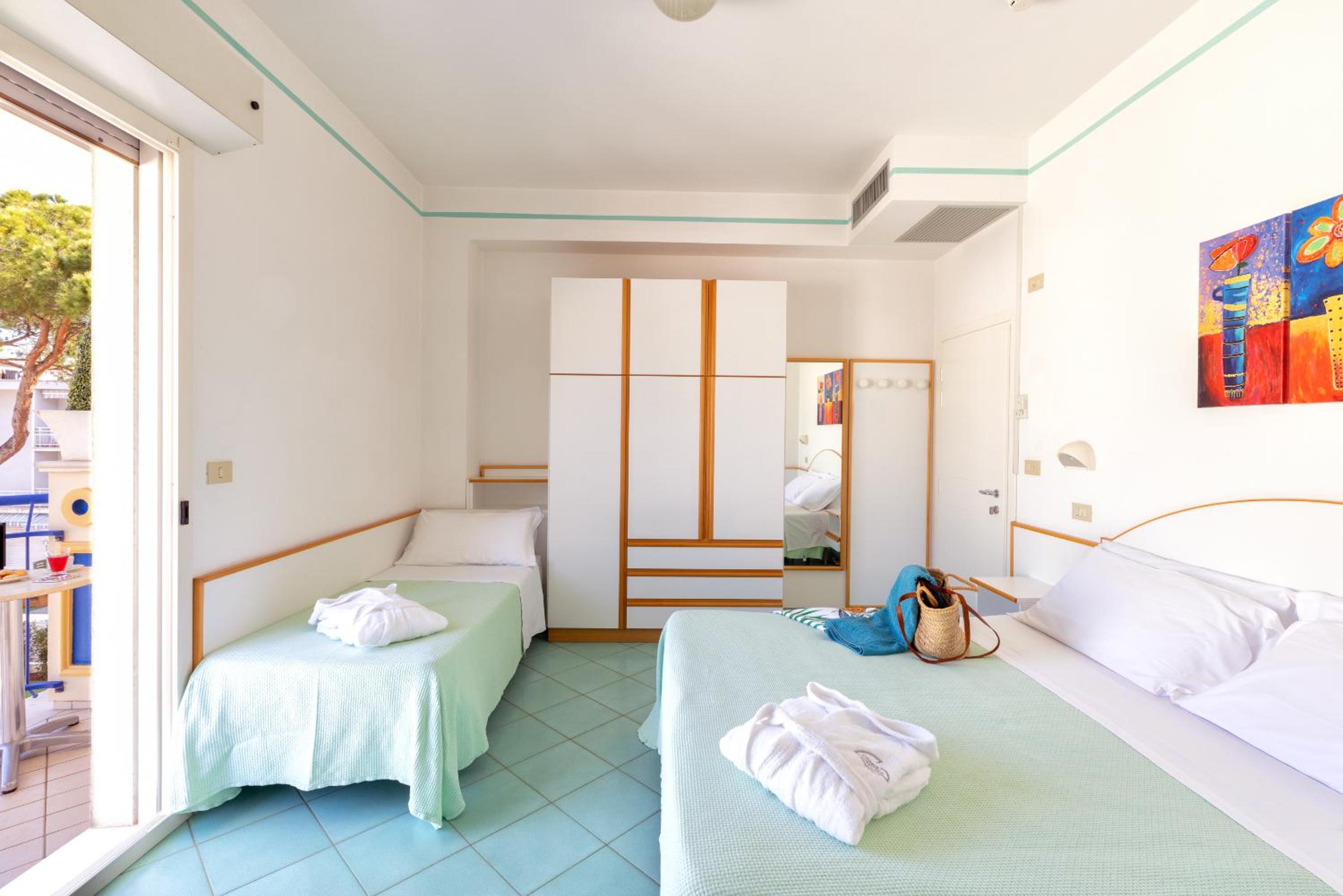 Hotel Caprice 12/50
