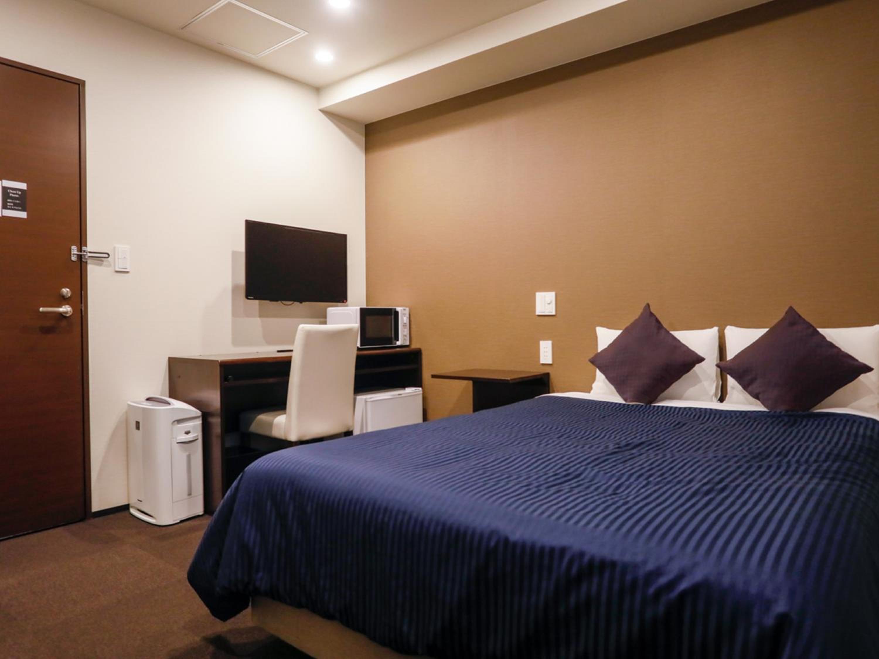 ROOM, DOUBLE BED