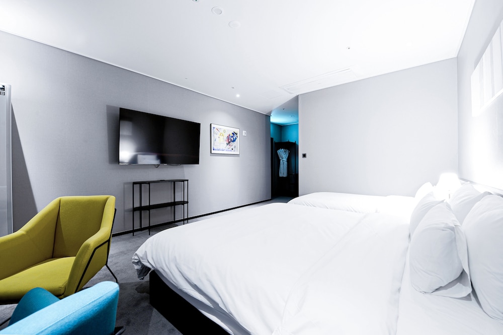 The Point Hotel 15/70