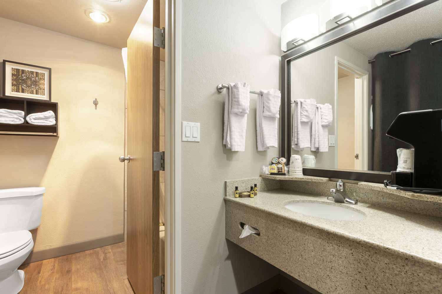 غرفة بسرير كينج، Best Western Plus Midwest Inn 3/3