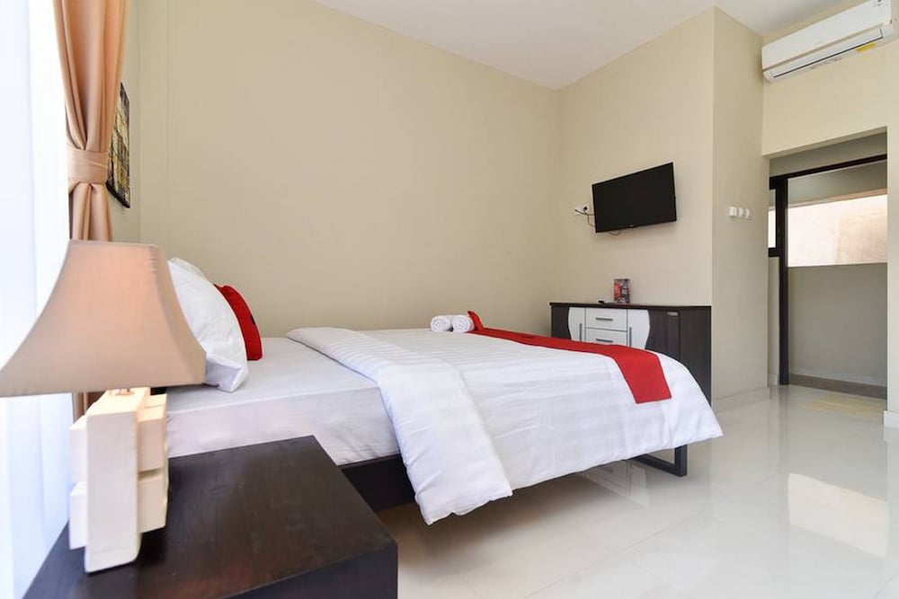 Reddoorz Plus Near Jalan Imam Bonjol Denpasar 18/28