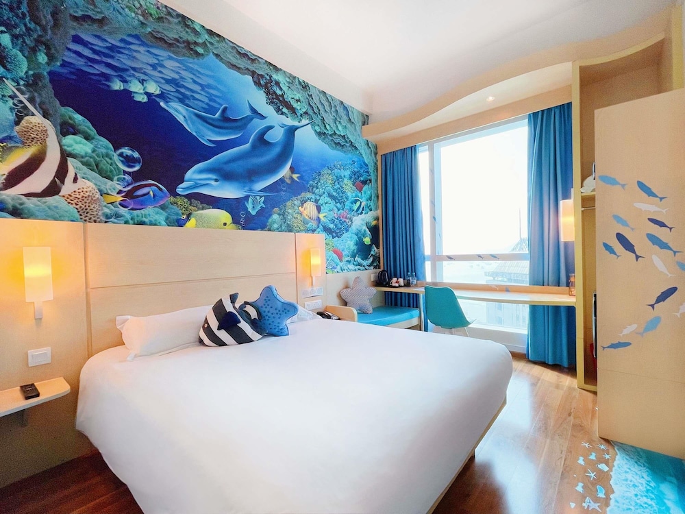 Ibis Hong Kong Central & Sheung Wan Hotel 23/65