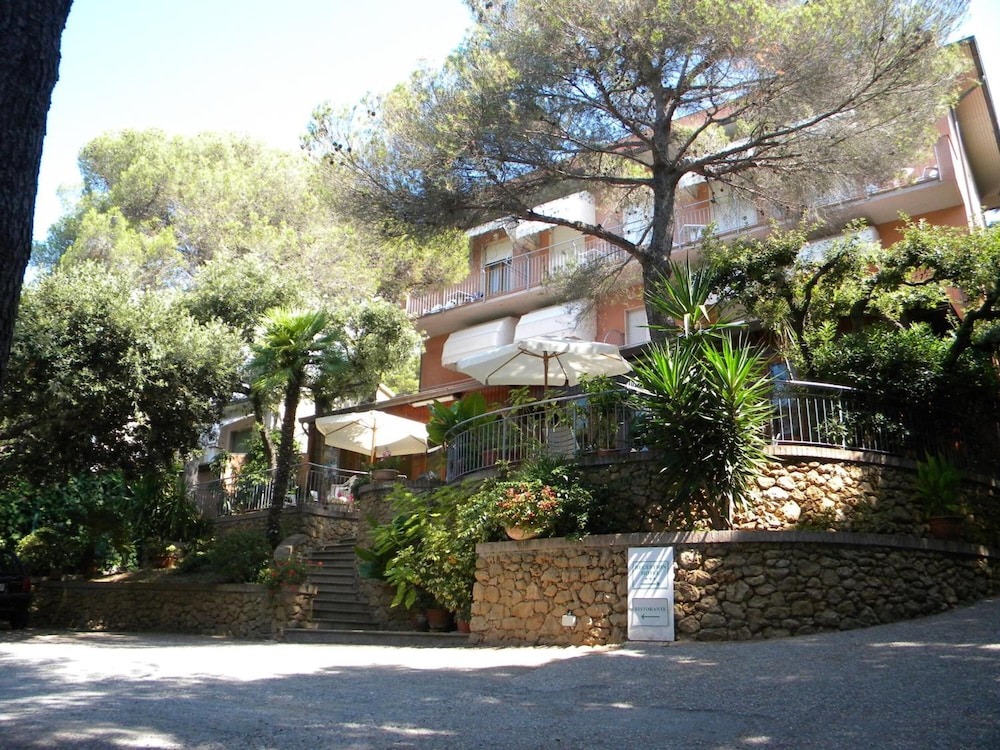 Hotel La Rosa Del Tirreno 33/40
