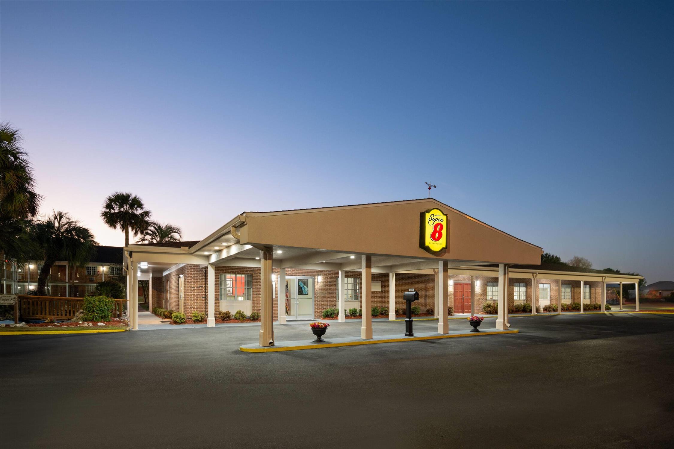 Super 8 by Wyndham Lake City 2/39