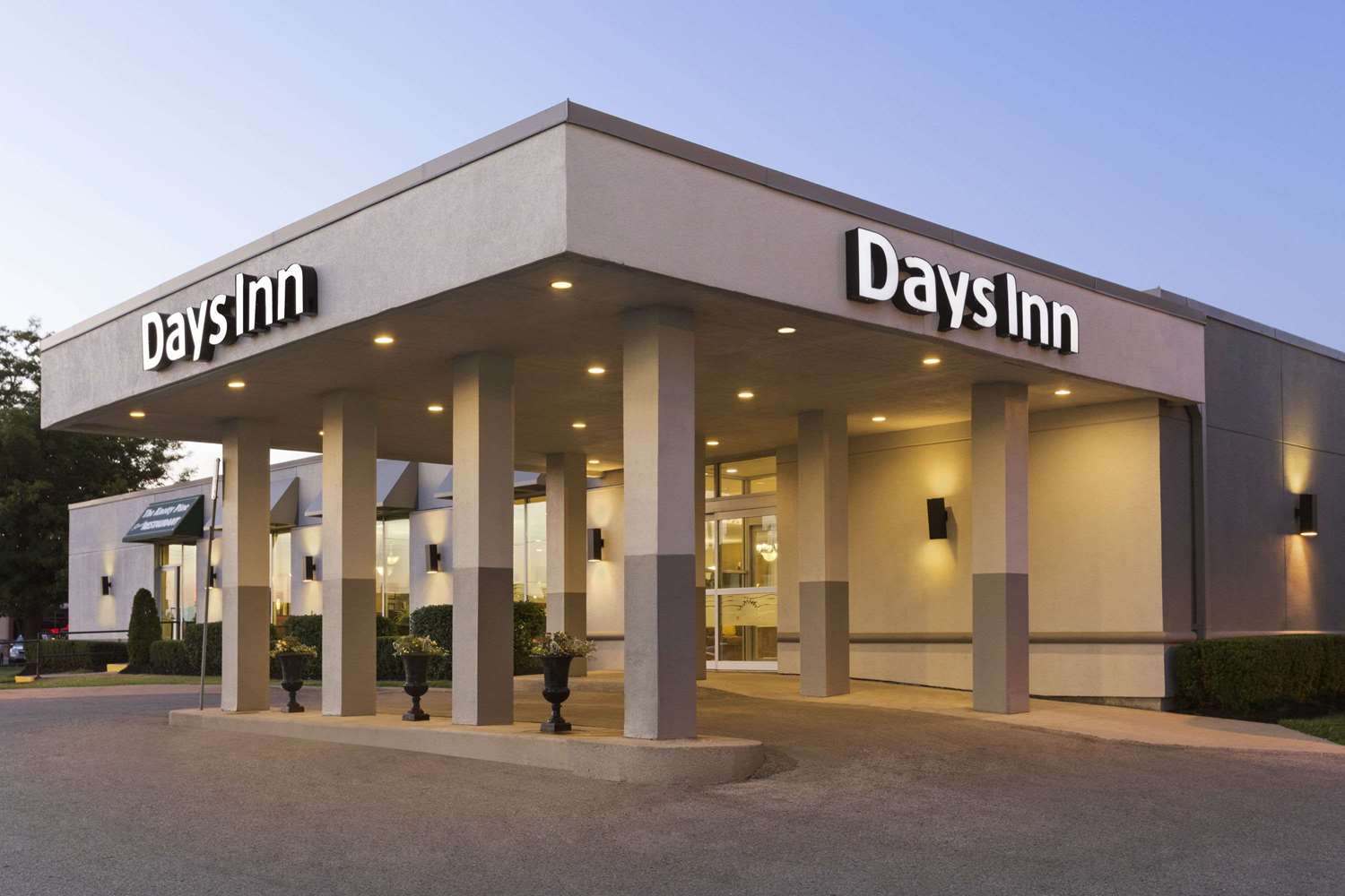 Days Inn By Wyndham London 2/15