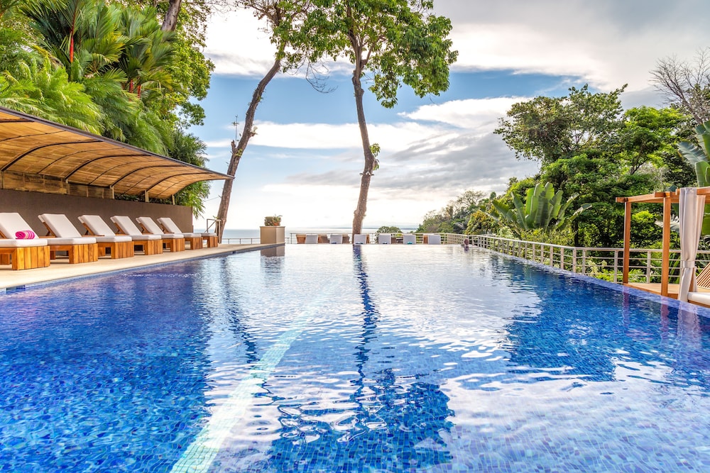 Los Altos Resort 35/82