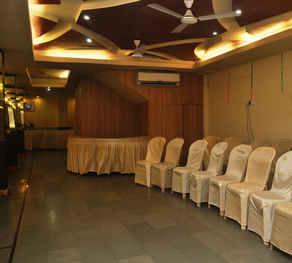 HOTEL SUDARSHAN PALACE 31/48