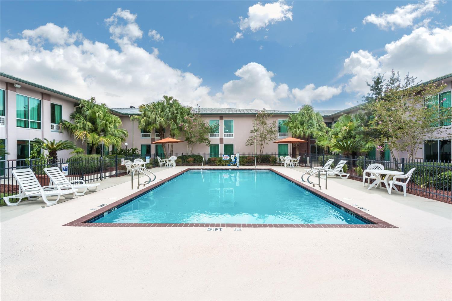 Ramada By Wyndham Luling 10/13