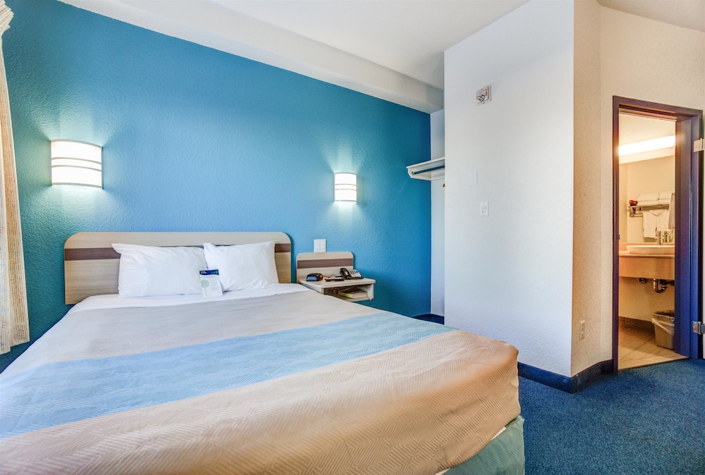 Motel6 Grande Prairie, AB 25/65