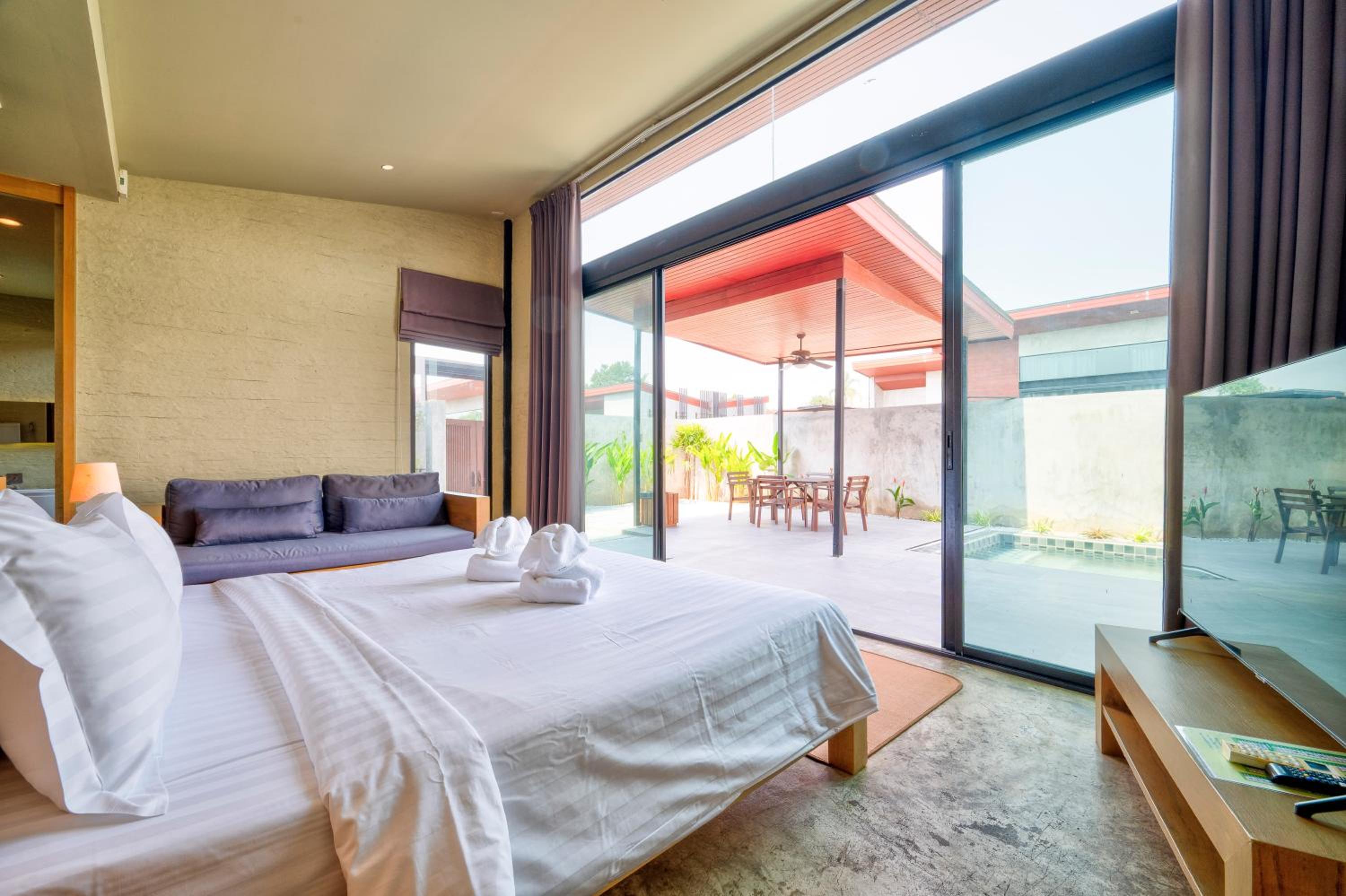 2 Bedrooms, Pool, Family, Villa