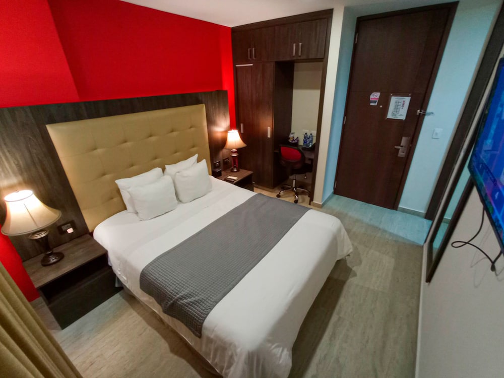 Ramada Cucuta 3/28