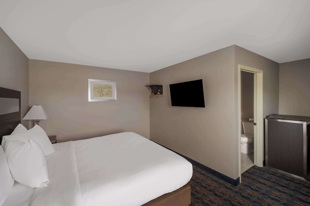 Americas Best Value Inn Farmington 8/30
