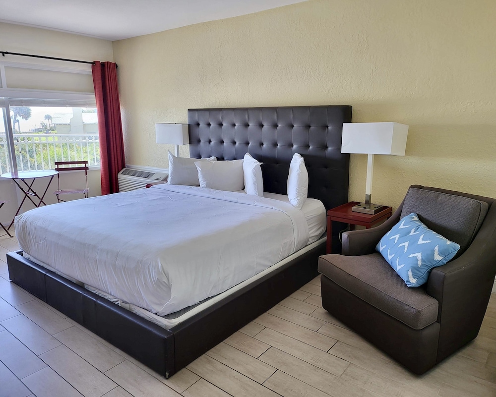 Chateau Mar Beach Resort 16/47